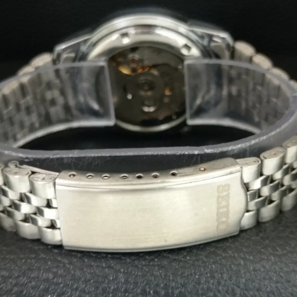 Vintage 1982 Seiko Automatic Mens Silver Watch W/daydate & Gold accents